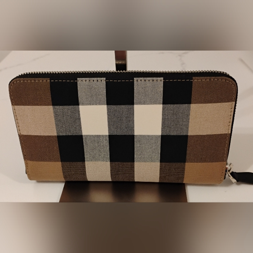 NWT Burberry Novacheck Ziparound Wallet w/SHW - Picture 2 of 11